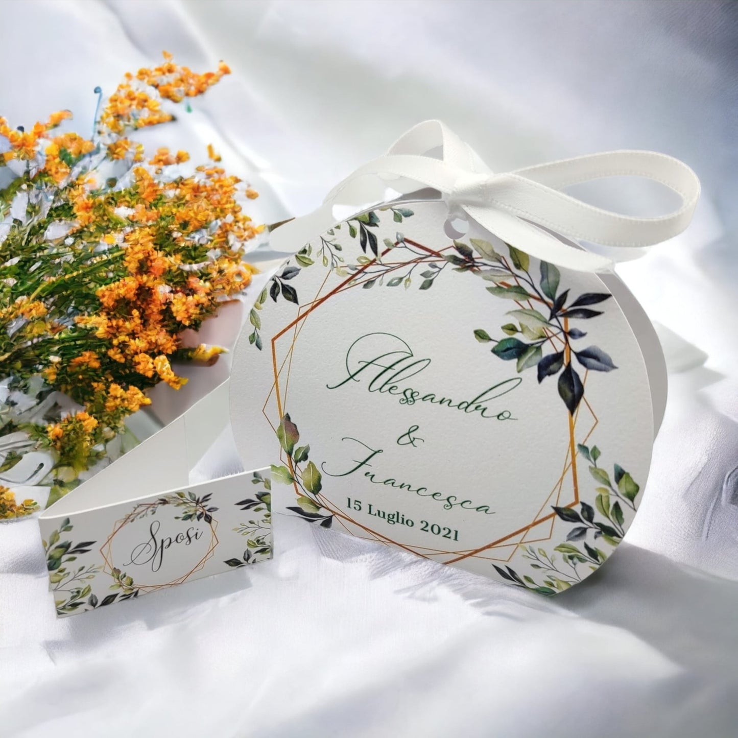Pz 24+24 | Scatola Portaconfetti personalizzata con nome e data n. 24 scatole confetti + 24 Bigliettini Bomboniera, nastrino per chiusura incluso | Matrimonio 01