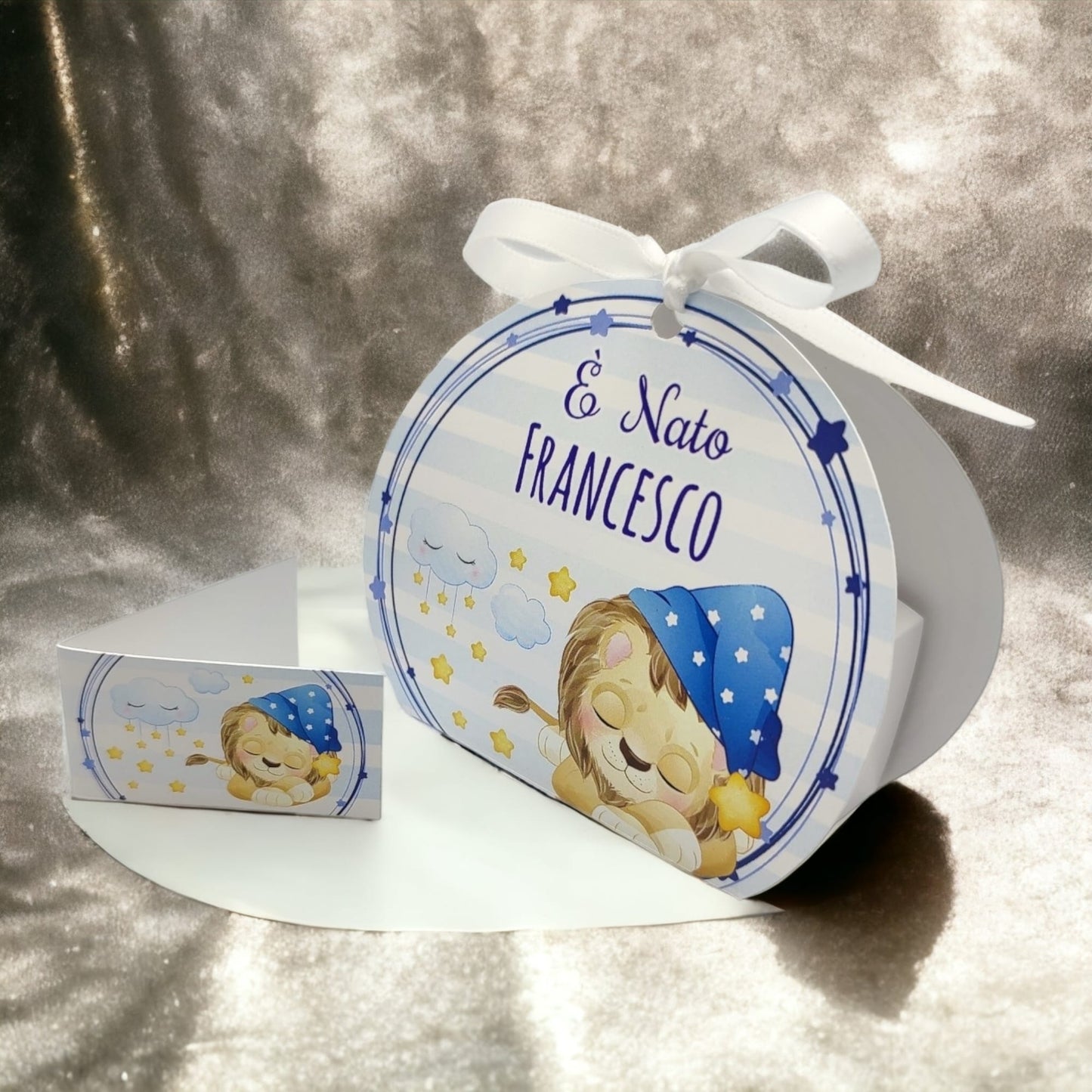 Pz 24+24 | Scatola Portaconfetti personalizzata con nome e data n. 24 scatole confetti + 24 Bigliettini Bomboniera, nastrino per chiusura incluso | Modello 56