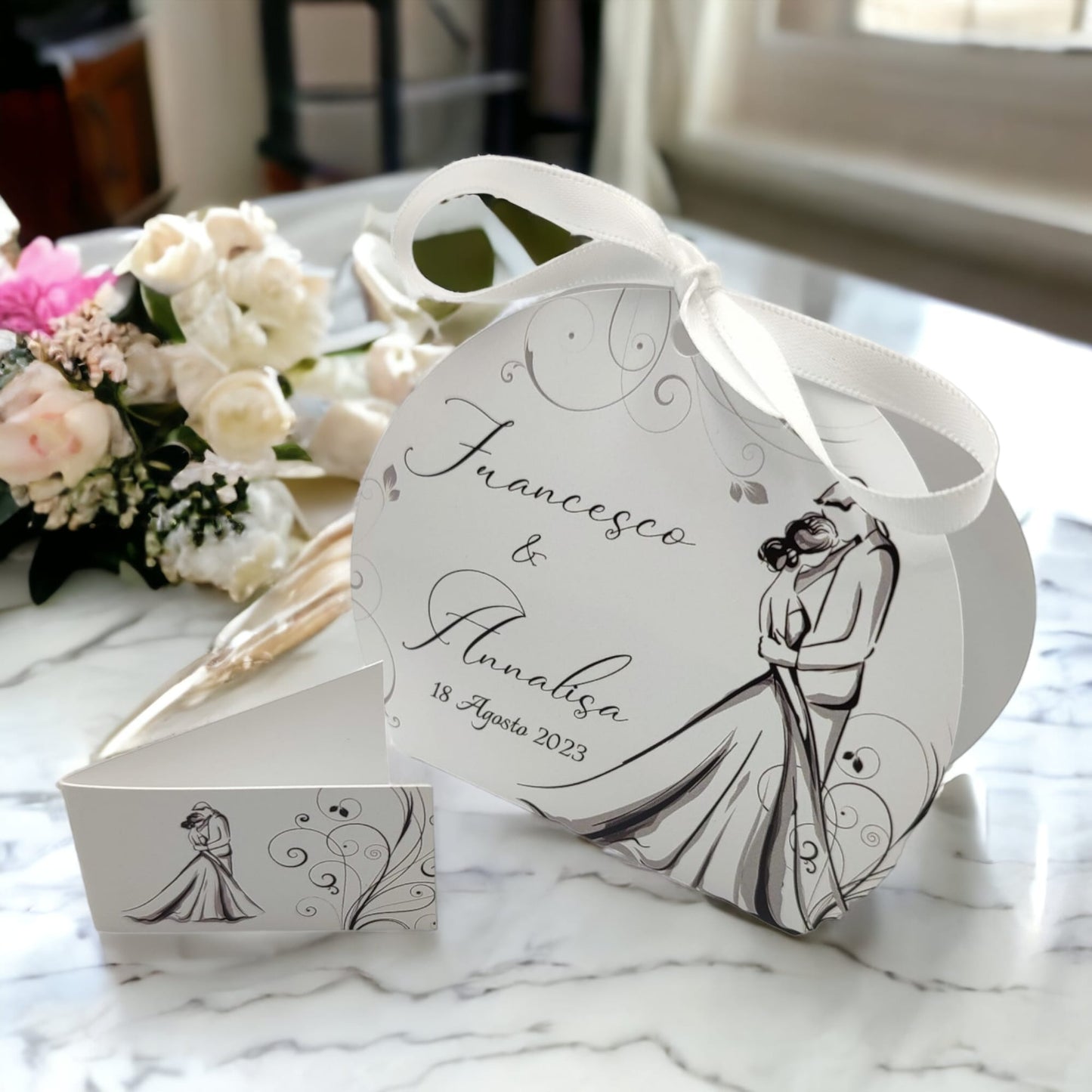 Pz 24+24 | Scatola Portaconfetti personalizzata con nome e data n. 24 scatole confetti + 24 Bigliettini Bomboniera, nastrino per chiusura incluso | Matrimonio 03