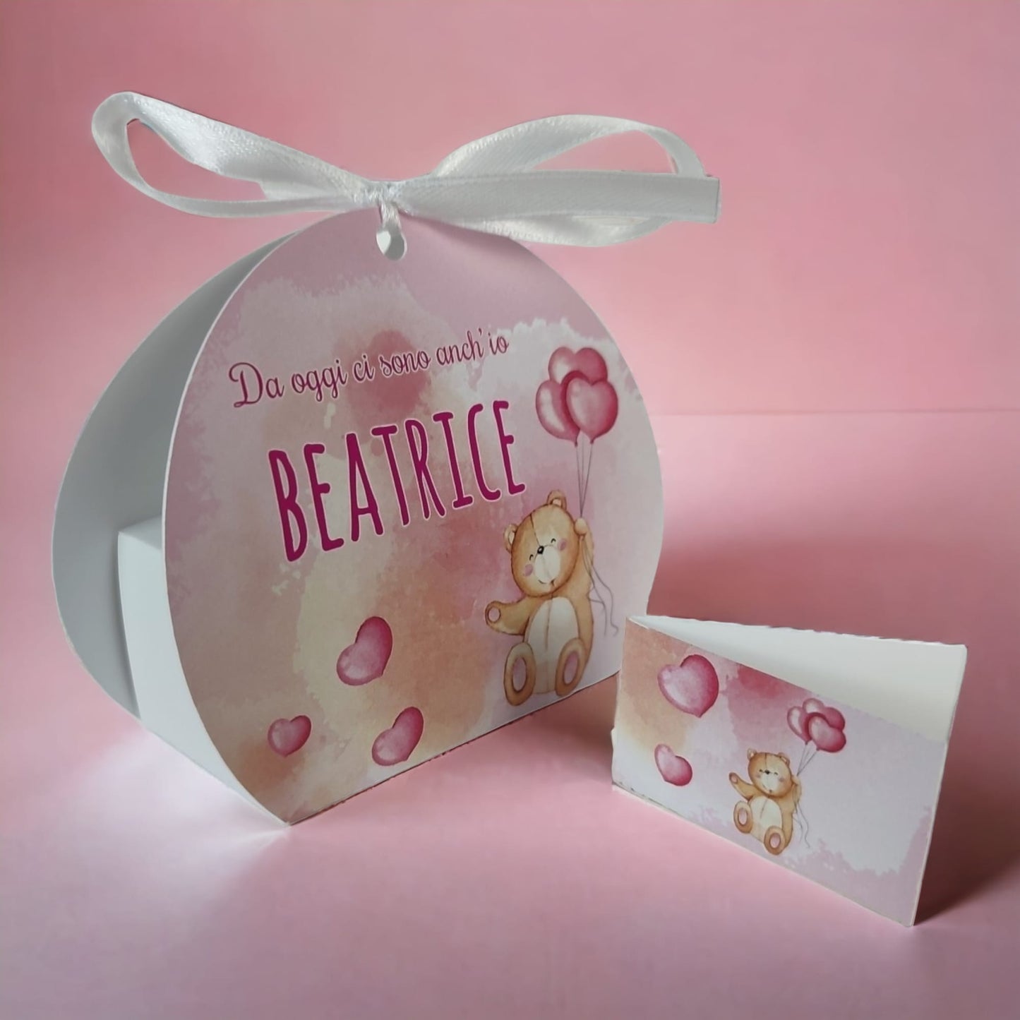 Pz 24+24 | Scatola Portaconfetti personalizzata con nome e data n. 24 scatole confetti + 24 Bigliettini Bomboniera, nastrino per chiusura incluso | Orsetto Bimba 09