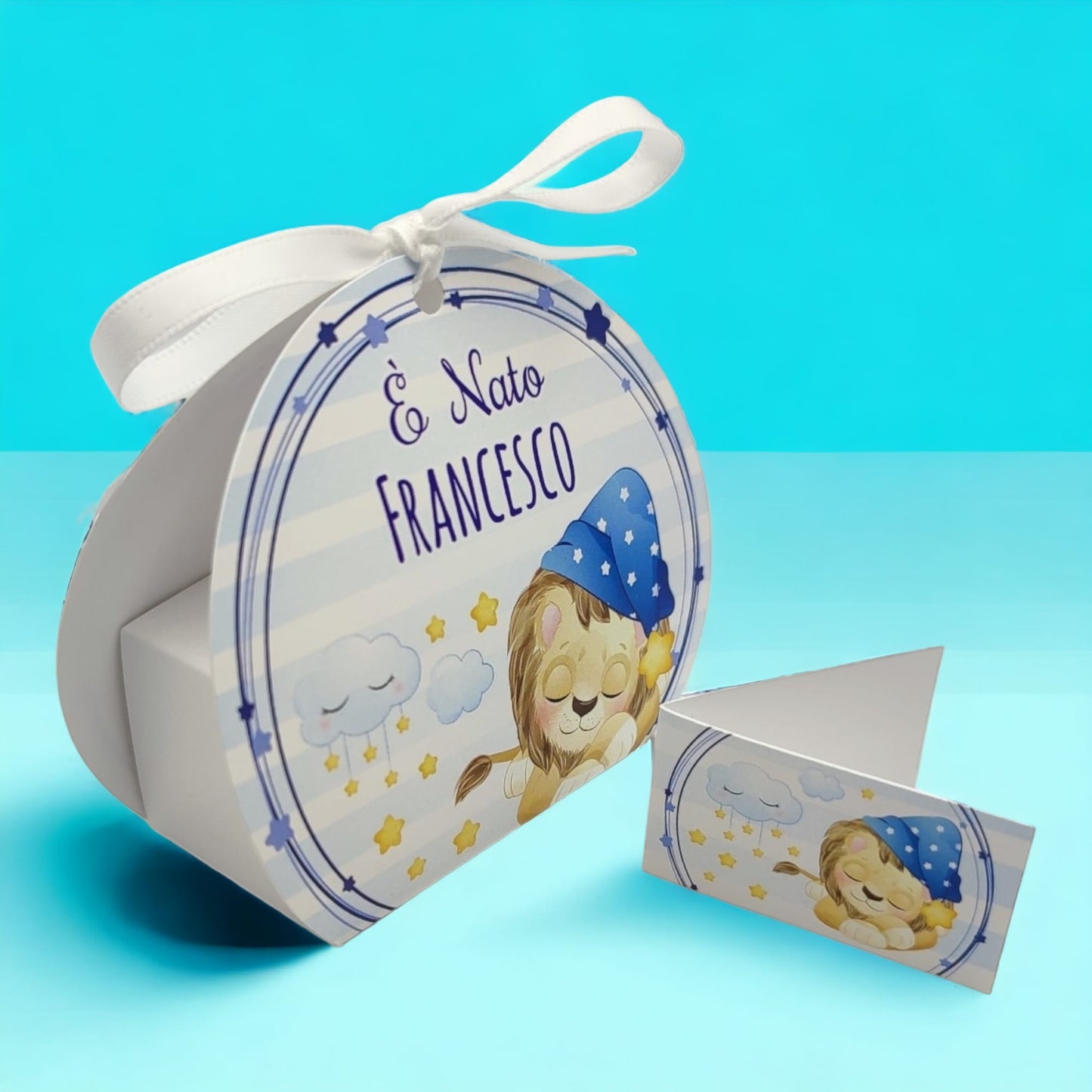 Pz 24+24 | Scatola Portaconfetti personalizzata con nome e data n. 24 scatole confetti + 24 Bigliettini Bomboniera, nastrino per chiusura incluso | Modello 56