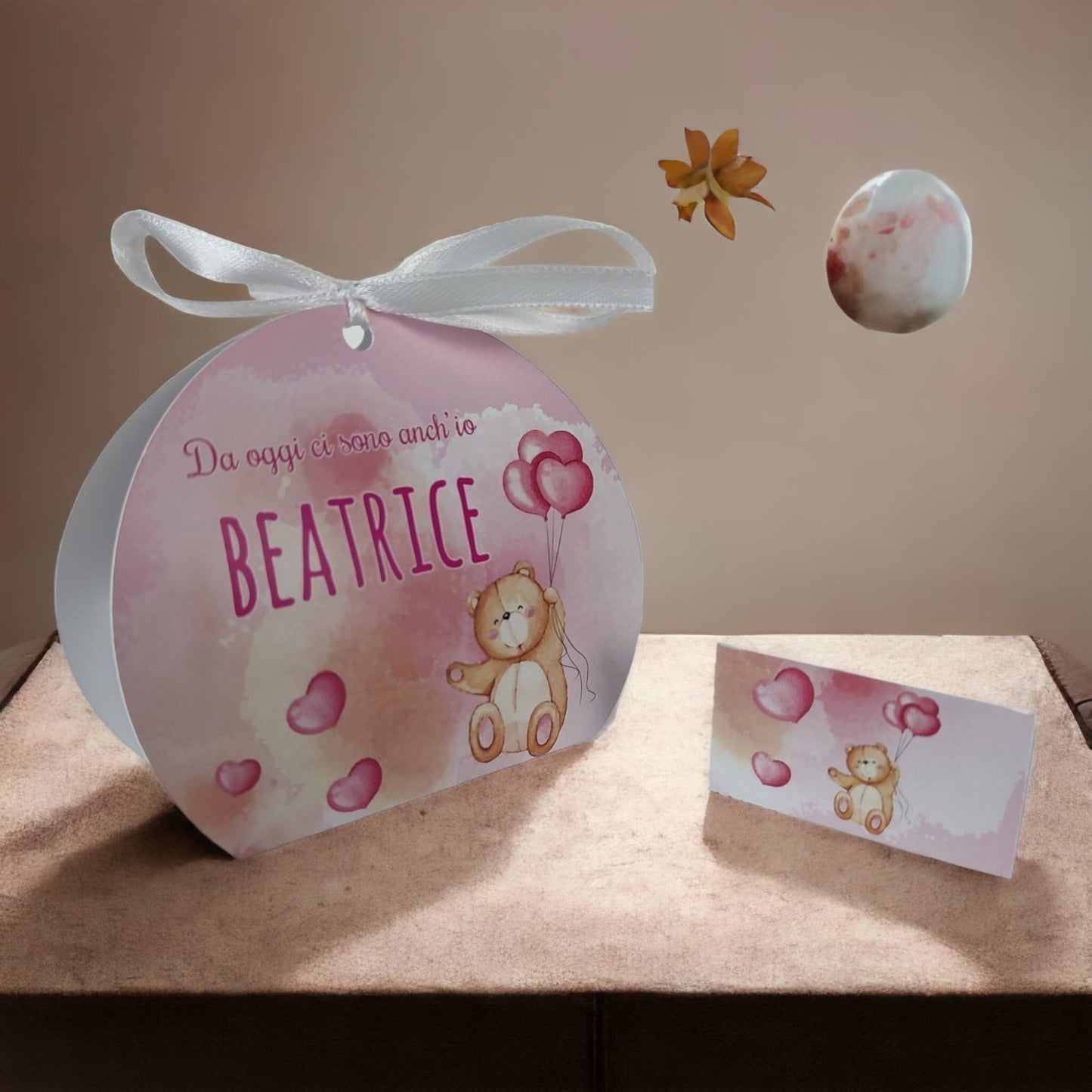 Pz 24+24 | Scatola Portaconfetti personalizzata con nome e data n. 24 scatole confetti + 24 Bigliettini Bomboniera, nastrino per chiusura incluso | Orsetto Bimba 09
