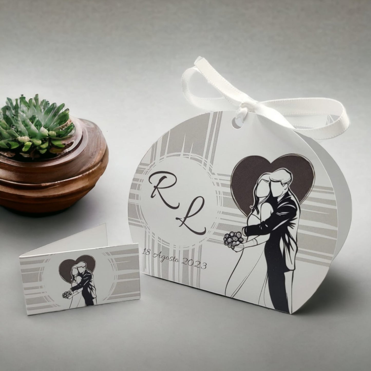 Pz 24+24 | Scatola Portaconfetti personalizzata con nome e data n. 24 scatole confetti + 24 Bigliettini Bomboniera, nastrino per chiusura incluso | Matrimonio 05