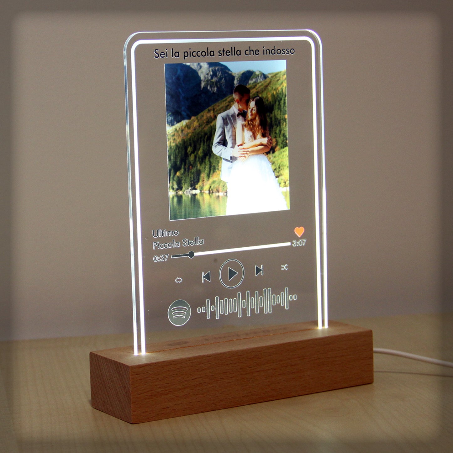 Lampada in plexiglass Personalizzata con foto e codice brano | SPEDIZIONE GRATUITA