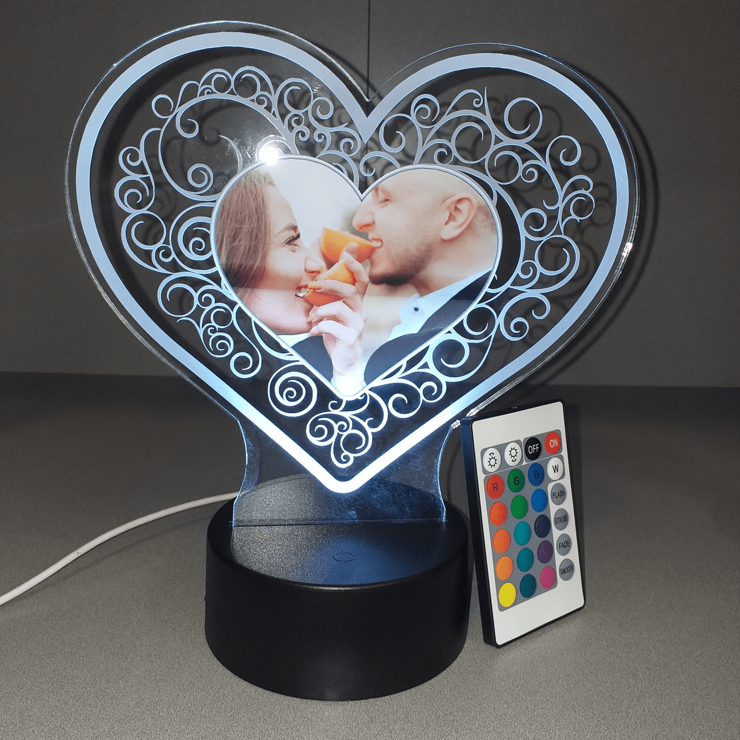 PVGRAFIKWEB LAMPADA LED IN PLEXIGLASS PERSONALIZZATA CON FOTO | Mod. cuore swirls